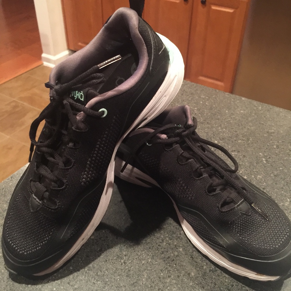 Sneakers - Picture 5 of 7